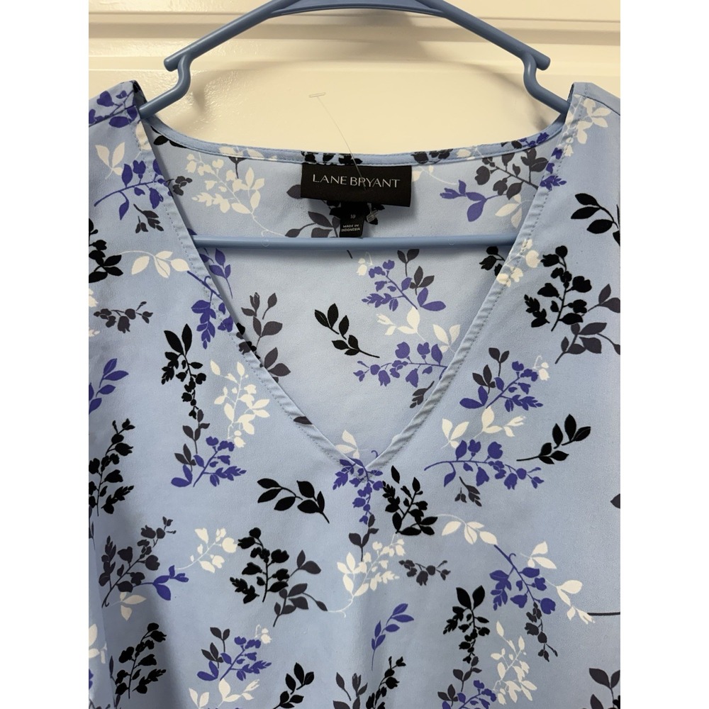Lane Bryant Women Blue Floral V-Neck Pullover Blouse Size 18 Plus